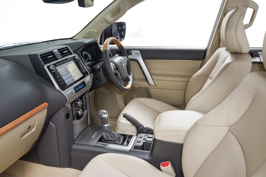 Интерьер Toyota Land Cruiser Prado VX-L (150) 2017 года  (ZA) (фото 19 из 40)